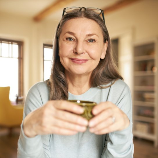 Жінка з кавою