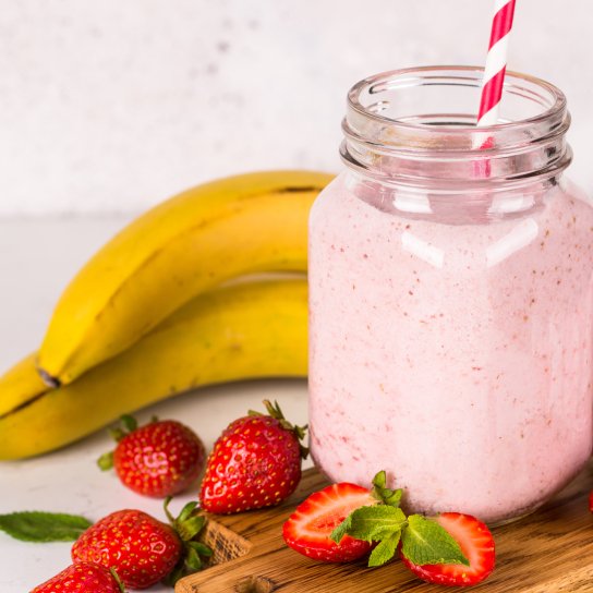 Смузі з кефіром і ягодами