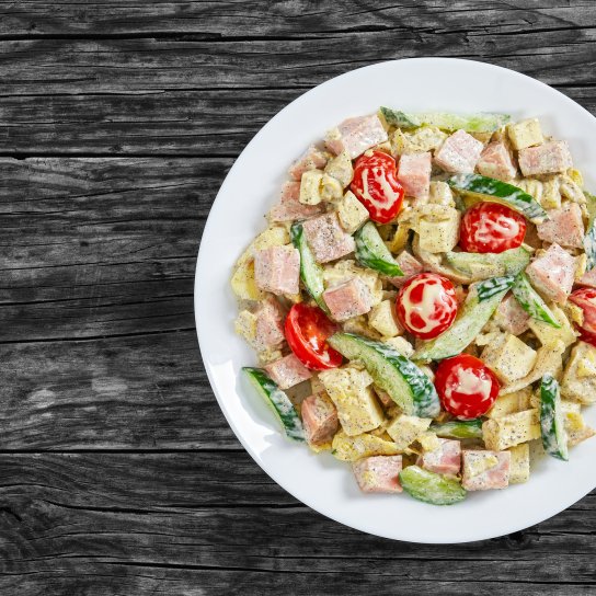 Салат з куркою та сметаною