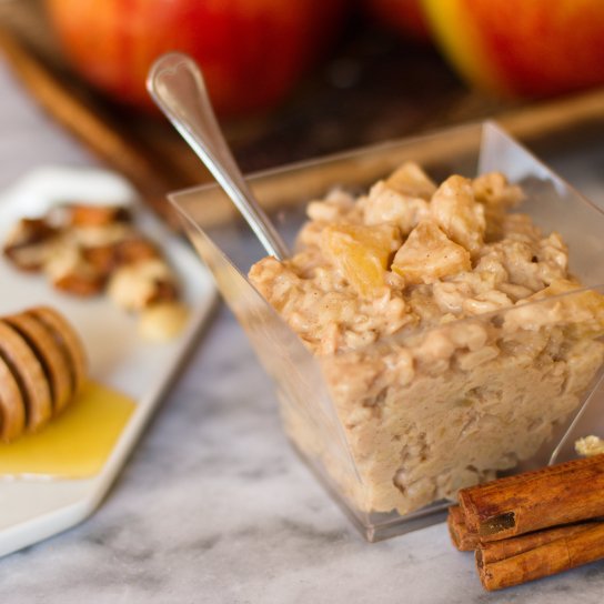 Вівсянка з яблуками та корицею