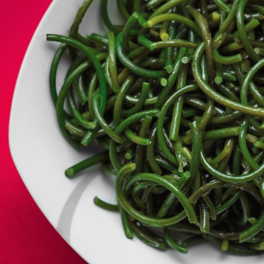 Мариновані часникові стрілки