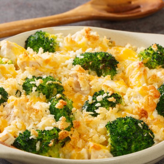 Броколі з сиром та куркою