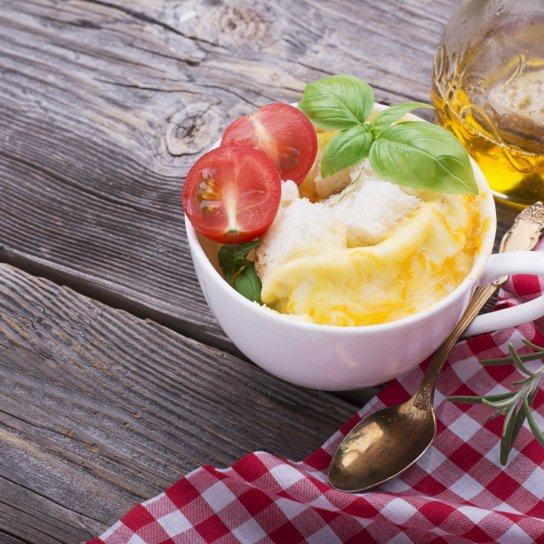 Омлет в чашці