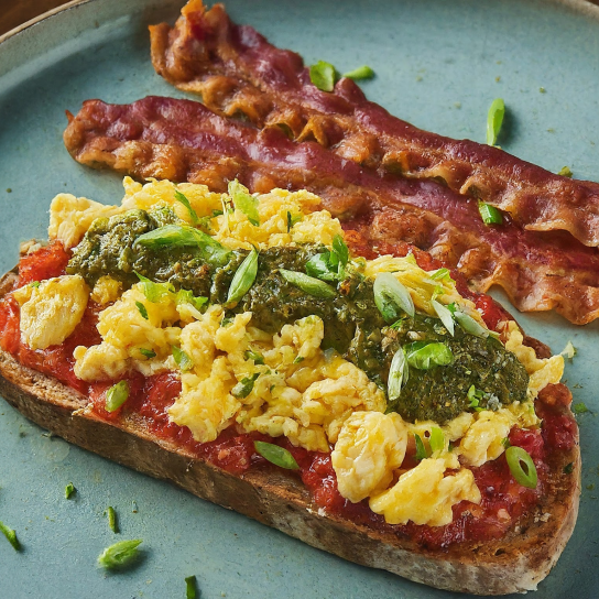 бовтанка-скрембл із сиром і беконом