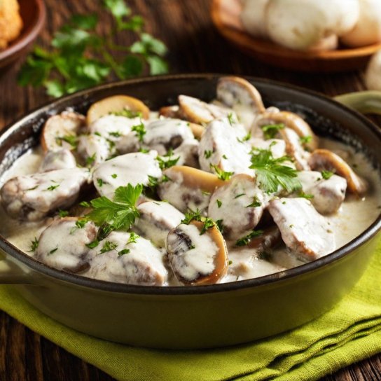 Теляча грудинка з печерицями