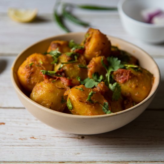 Картопля дум алу у соусі