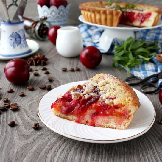 Сирний пиріг зі сливами