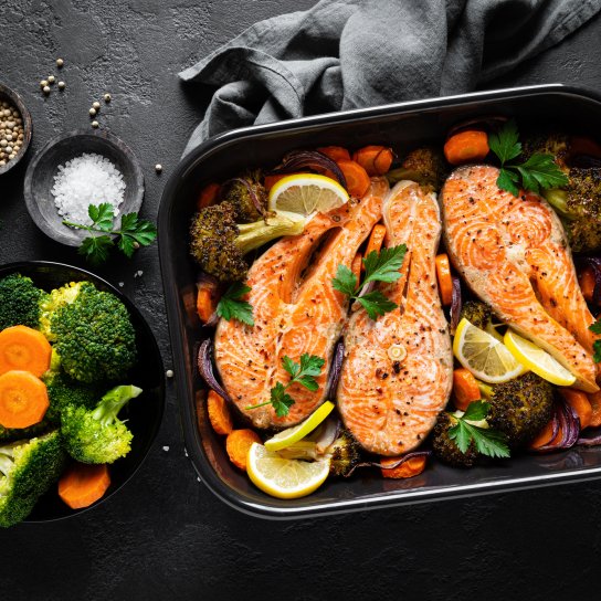 Семга с овощами