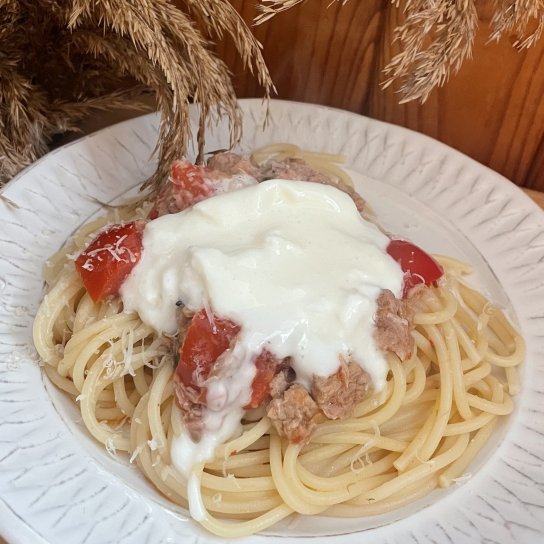 Паста з тунцем та страчателою