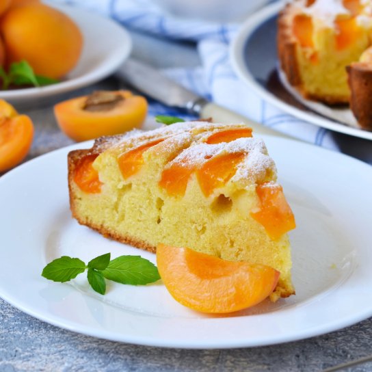 Абрикосовий пиріг з кисломолочним сиром