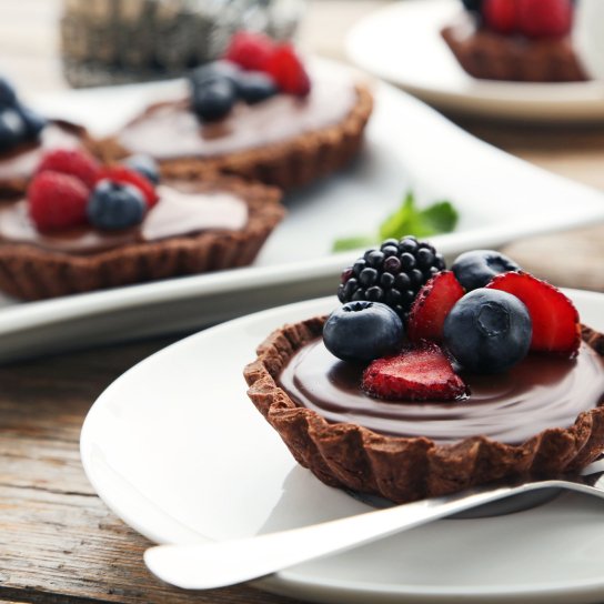 Шоколадні тарталетки з ягодами