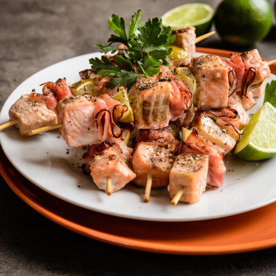 Рибний шашлик з беконом