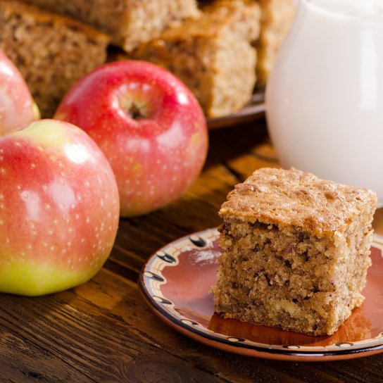 Цільнозерновий коржик з яблуками