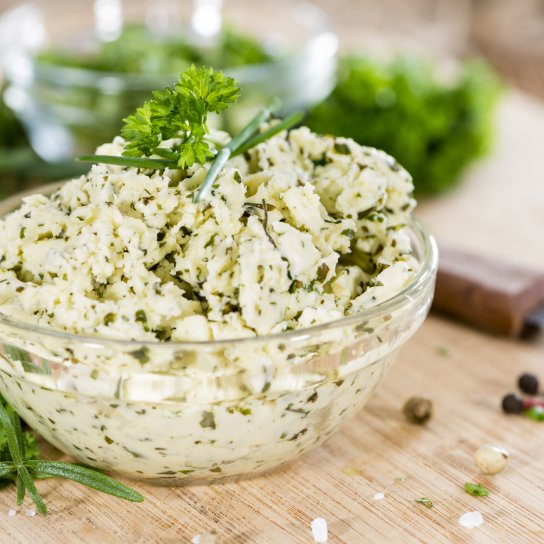 Бутербродне масло з лимоном і травами