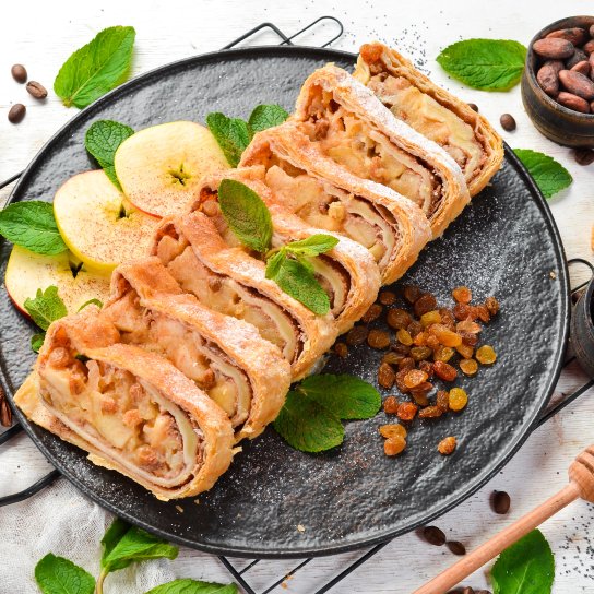 Яблучний рулет