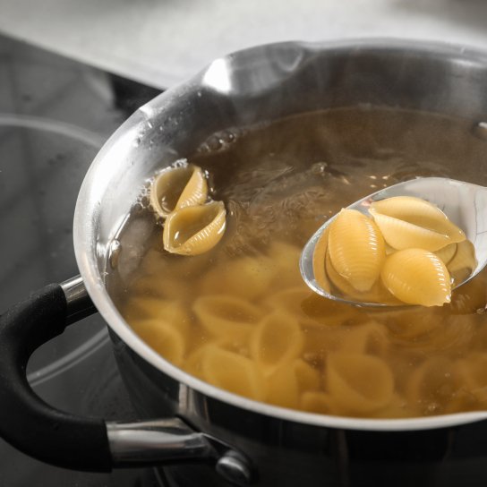 Скільки варити макарони