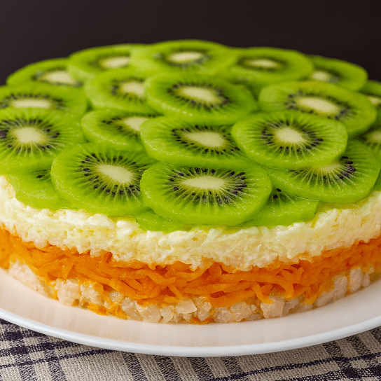 Салат з куркою, морквою по-корейськи та ківі