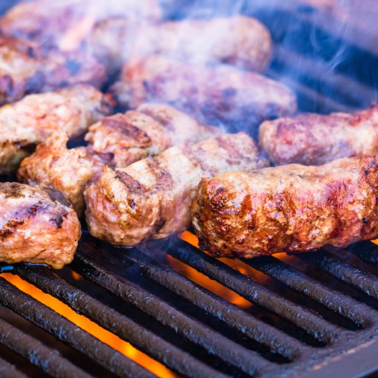 Домашние жареные колбаски из курицы