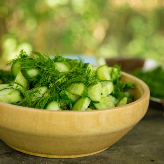 Салат з огірків, зеленої цибулі