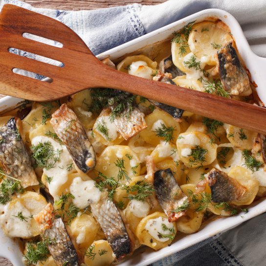 Оселедець, запечений з картоплею