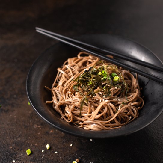 Соба з кунжутом і базиліком