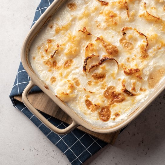 Запечена риба під сметанним соусом з картоплею