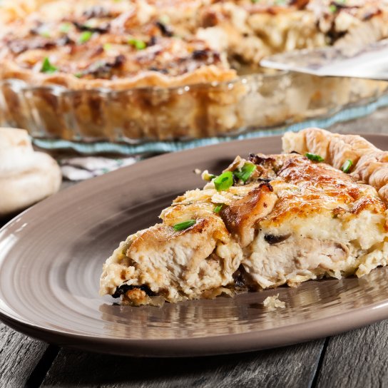 Курячий пиріг з листкового тіста з овочами