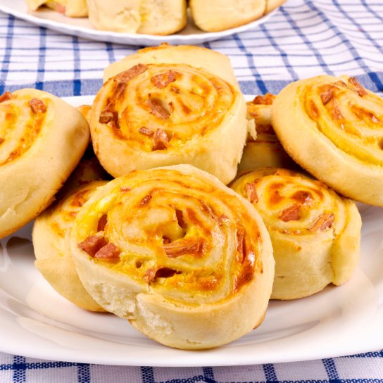 Булочки з шинкою і сиром рецепт