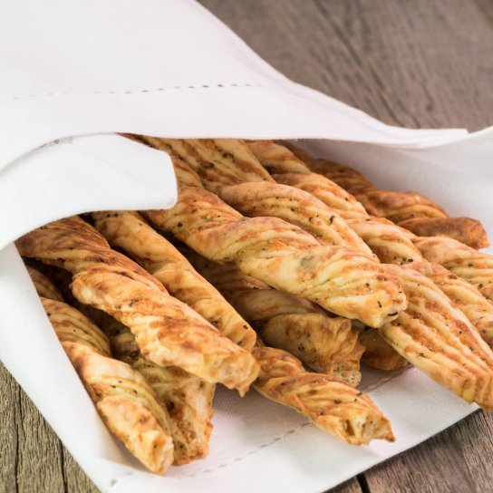 Спіральки з листкового тіста з оливками