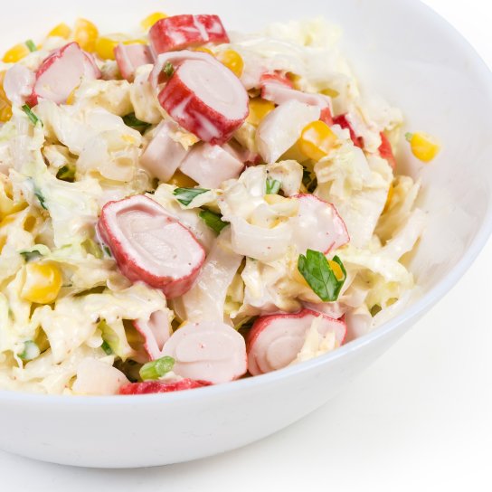 Салат з крабовими паличками та пекінською капустою