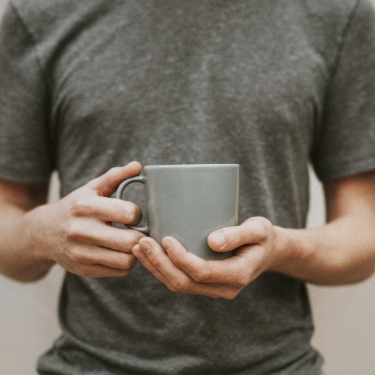 Чоловік з кавою