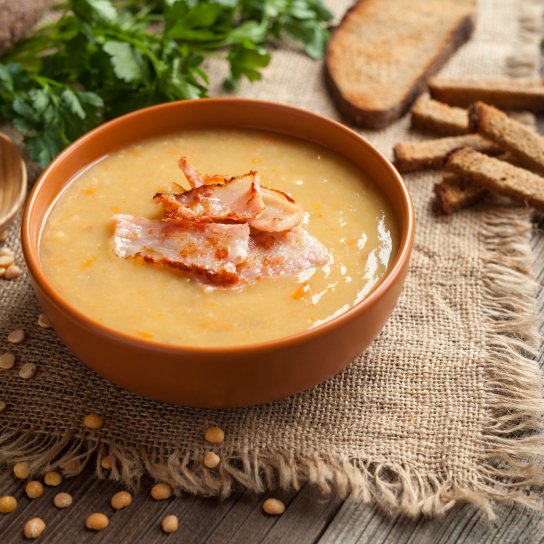 Гороховий суп із шинкою