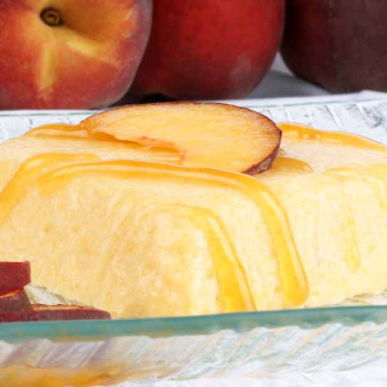 Торт з персиками