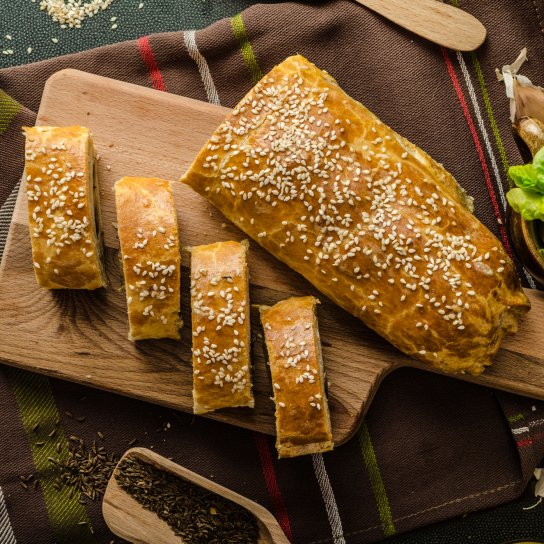 Струдель із яблук і м'яса