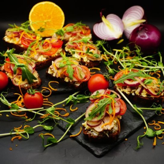 Кростіні з печінкою тріски