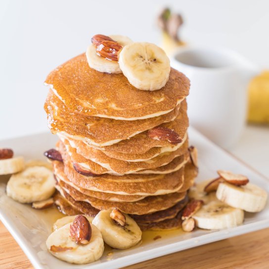 Пісні оладки з бананами та яблуками