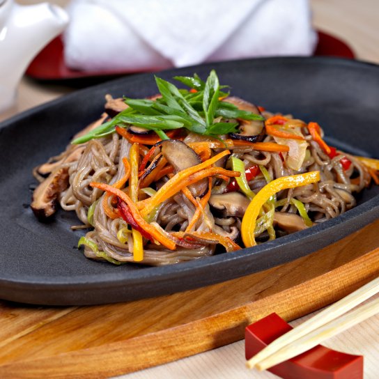 Гречана локшина з грибами