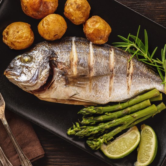 Дорадо з картоплею та спаржею