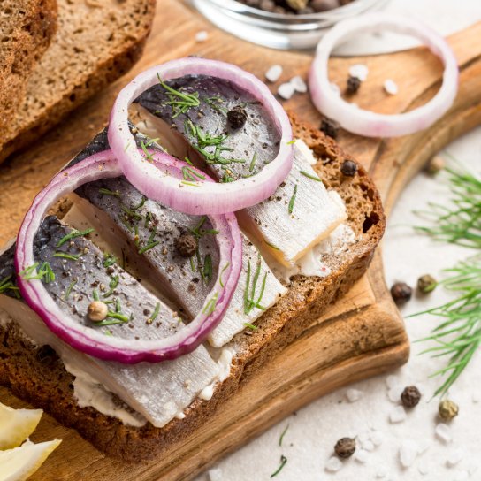 Корисний бутерброд з оселедцем