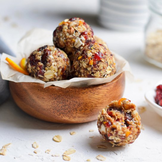 кульки з горіхами та сухофруктами