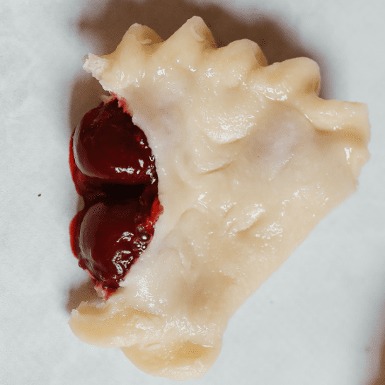 Вареник з вишнею