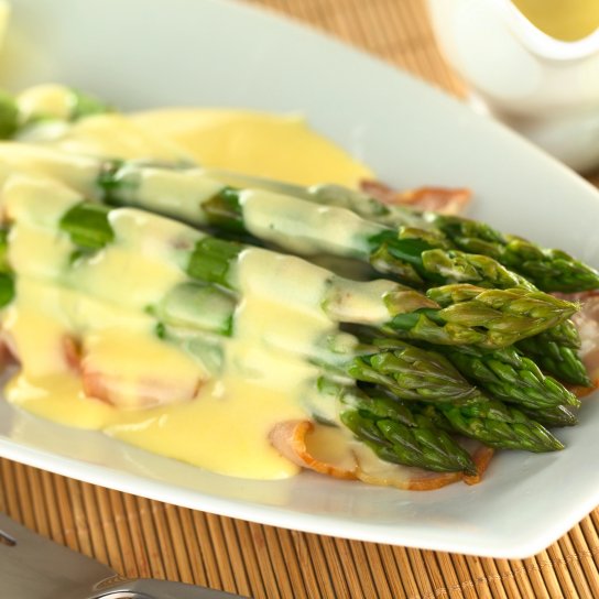 Спаржа з беконом