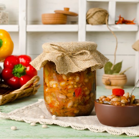 Консервированная фасоль с овощами