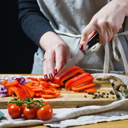 Жінка готує