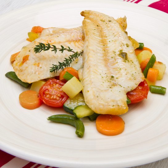 Запечений хек з овочами