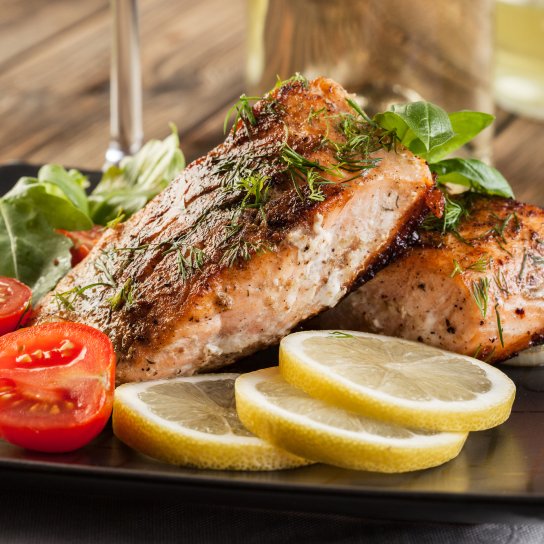 лосось з томатами та лимоном