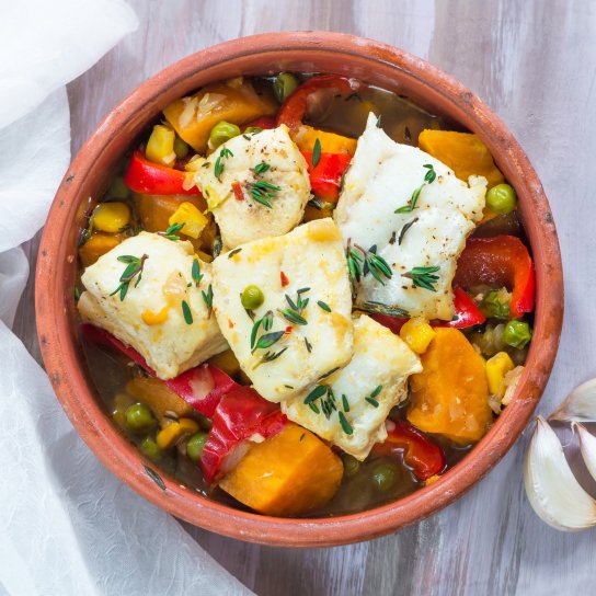 Треска с овощами на пару