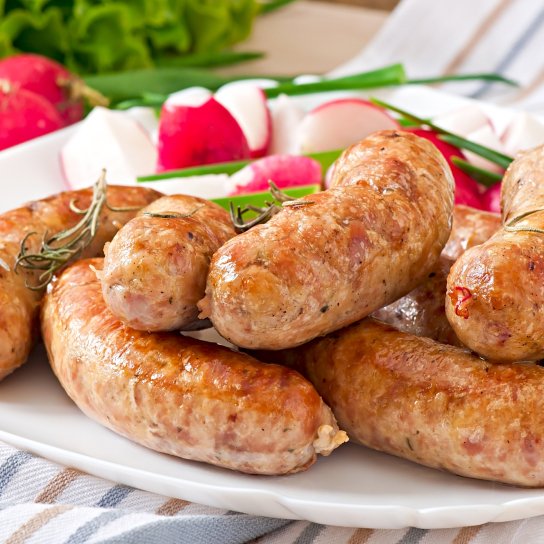 Домашні курячі ковбаски з беконом