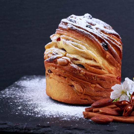 Крафін з родзинками і цукровою пудрою