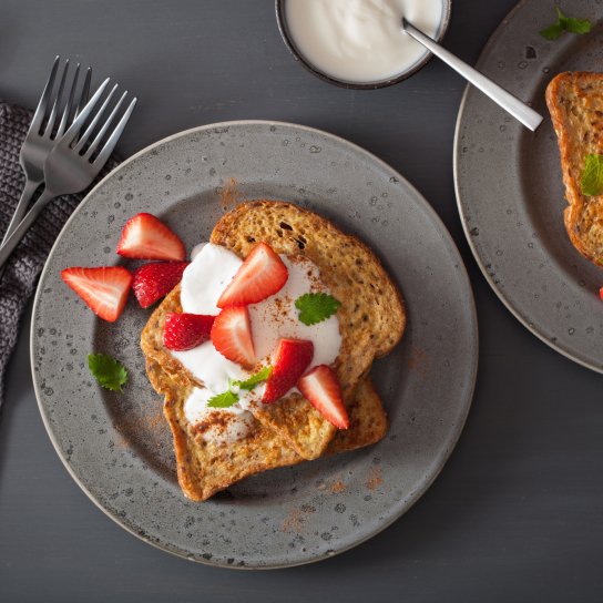 Тости з полуницею і кремом